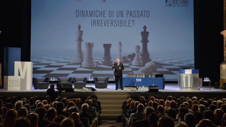 Luigi Giuriato, moderatore del convegno parla al pubblico