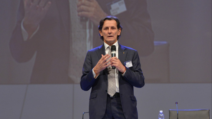 Giorgio Fracalossi, Presidente Cassa Centrale Banca parla al pubblico