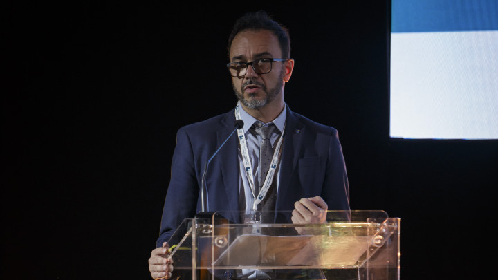 Sandro Bolognesi - AD Cassa Centrale Banca  parla al pubblico