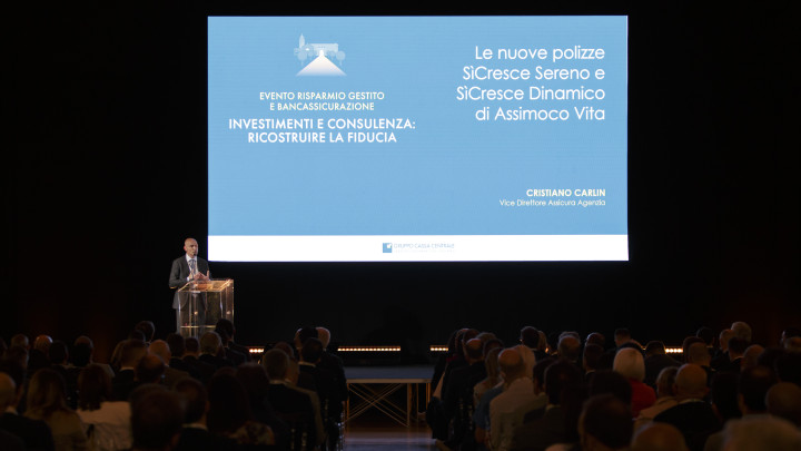 Cristiano Carlin - Vice Direttore Generale Assicura Agenzia  parla al pubblico