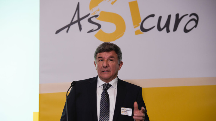 Gianluca Videsott parla al pubblico