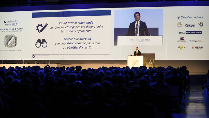 Matteo De Maio parla al pubblico