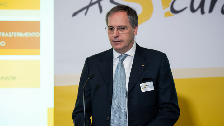 Marco Angeli parla al pubblico