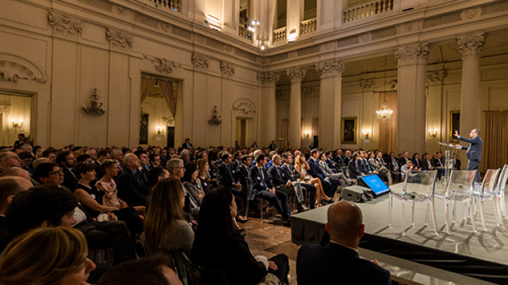 Mario Sartori, Amministratore Delegato Cassa Centrale Banca parla al pubblico