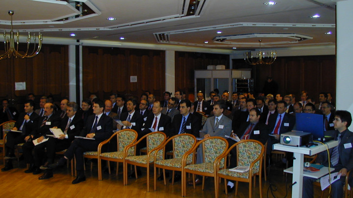 Platea seduta in sala