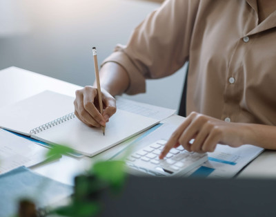 Preferential financing with public contributions